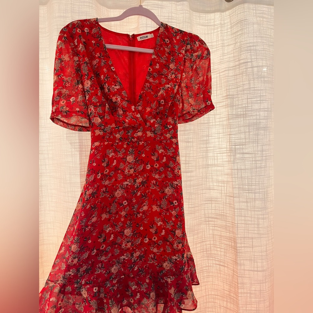 Essue Vibrant Red Floral Midi Dress